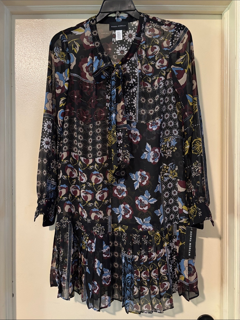Donna Morgan  BOHO Black Floral Tie-Neck Pleated drop waist Dress. NWT